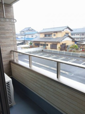 お洗濯にも便利なバルコニー付き