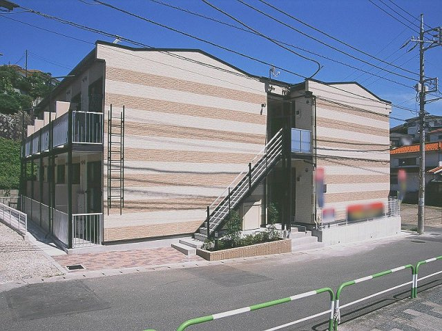 レオパレスピーフスの外観