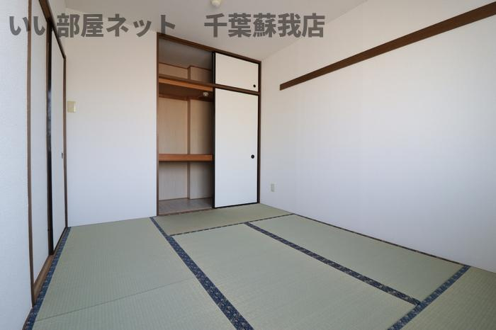 サンハイムの寝室|柔らかい畳が心地よい和室