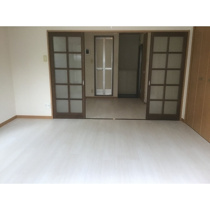 明るい色調の室内です