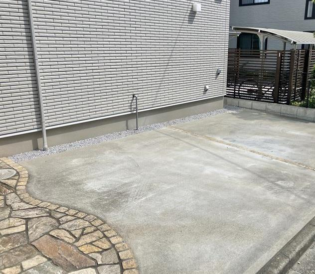 中和泉戸建の駐車場