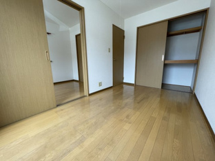 コンパクトで使いやすい洋室です