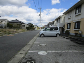 駐車場があるので、車を買う予定の方も安心です