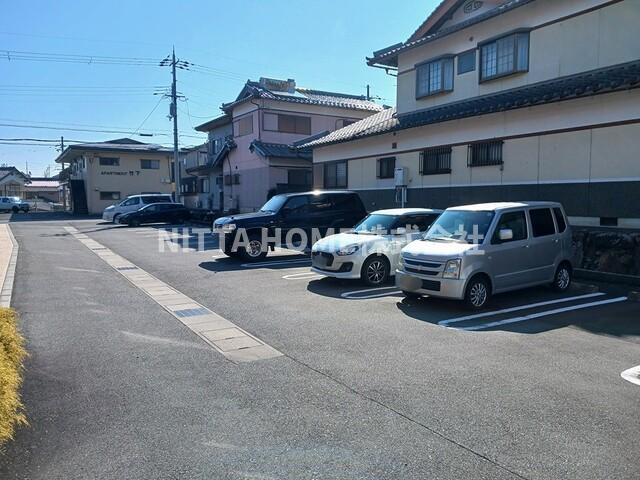 福知山市字正明寺のアパートの駐車場|駐車場は２台空きがあります☆