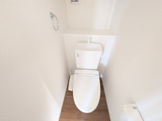ひたちなか市高場　6期　新築戸建　1号棟のトイレ|高い節水性能で、水道代を大幅にカット。環境とお財布に優しく、家計をしっかりサポートします。
もちろん温水洗浄便座付きです♪