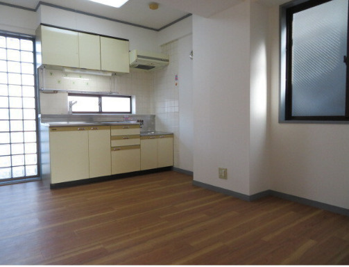 中野区本町５丁目の賃貸マンションの居間・リビング