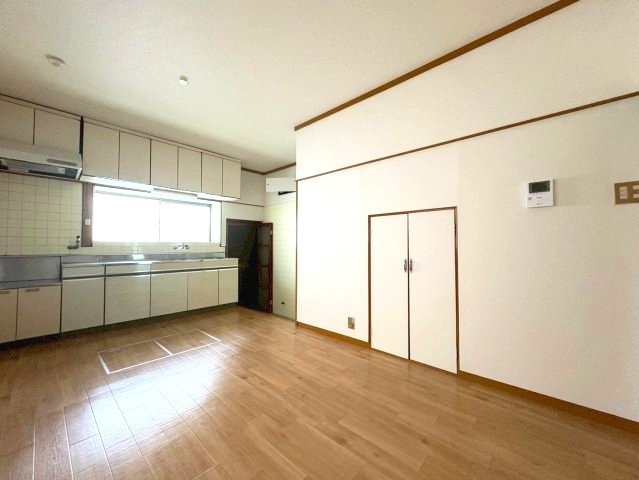 藤井寺市野中４丁目の一戸建ての居間・リビング
