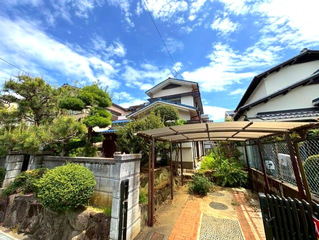 藤井寺市野中４丁目の一戸建ての駐車場