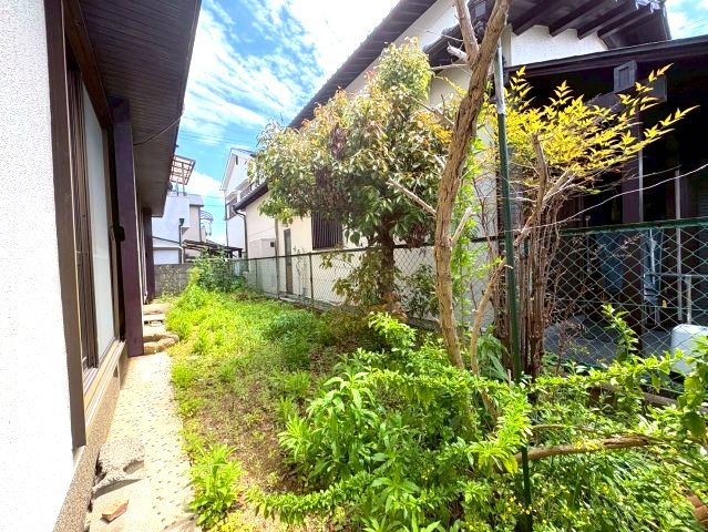 藤井寺市野中４丁目の一戸建ての庭