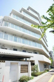 【外観】 | 鉄筋コンクリート造のがっちりとした建物。