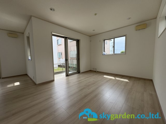 藤沢市善行5丁目　中古戸建　全1棟の居間・リビング|使いやすいリビングです