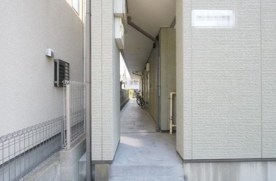 ツインライブ岸町２のエントランス