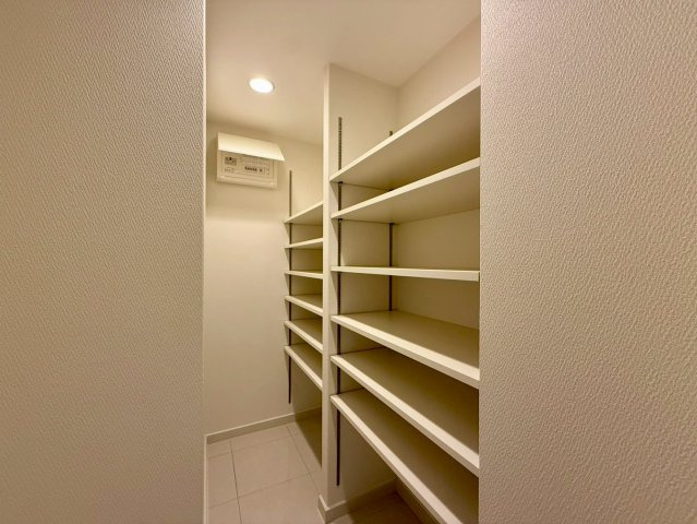 「ペットOK」高知市はりまや町ロイヤルガーデンはりまや町　中古マンションの収納|嬉しいシューズインクローゼットつき！
