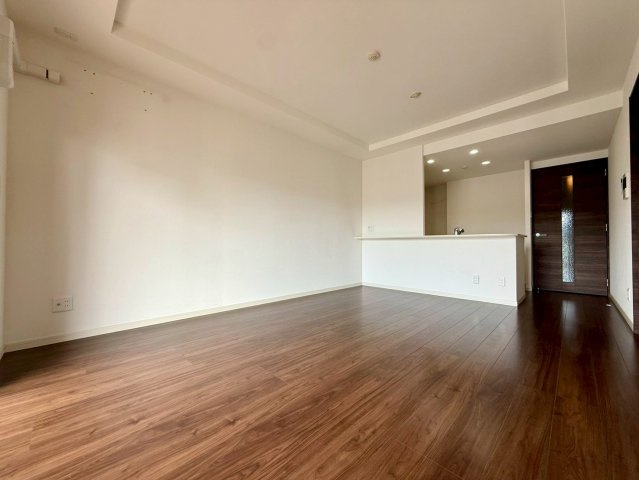 「ペットOK」高知市はりまや町ロイヤルガーデンはりまや町　中古マンションの居間・リビング|自然光が差し込むリビング。開放感のある空間設計♪