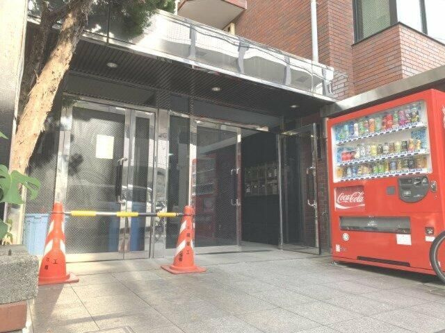 横山ビルのエントランス