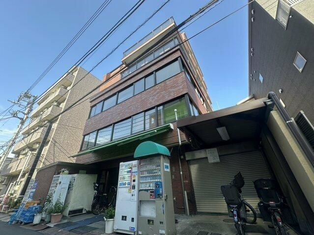 横山ビルの外観