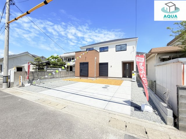 リナージュ応神町吉成 第1期の前面道路含む現地写真