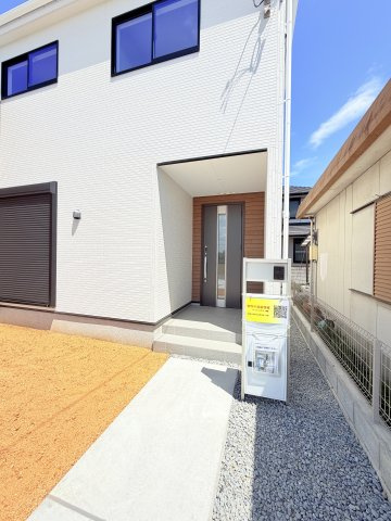 リナージュ応神町吉成 第1期の玄関