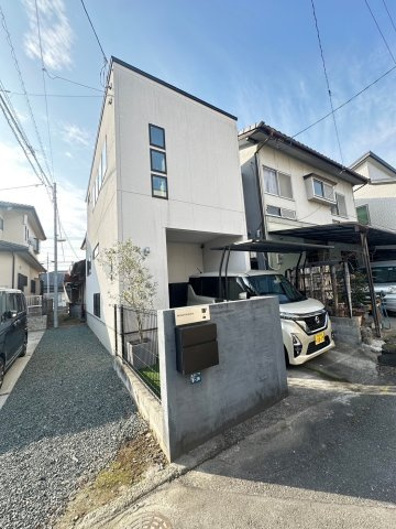 熊本市中央区世安2丁目　戸建の前面道路含む現地写真