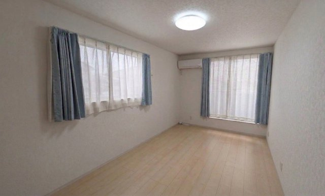 藤岡市小林中古戸建の洋室|個人の部屋や寝室として使える洋室