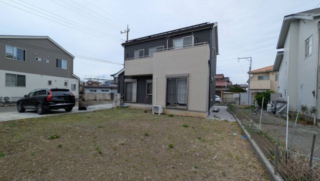 藤岡市小林中古戸建の外観|敷地広々でお庭も広々◎