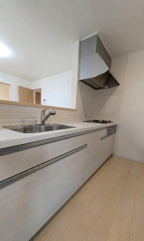 藤岡市小林中古戸建のキッチン|使いやすいキッチンで掃除もラクラク
