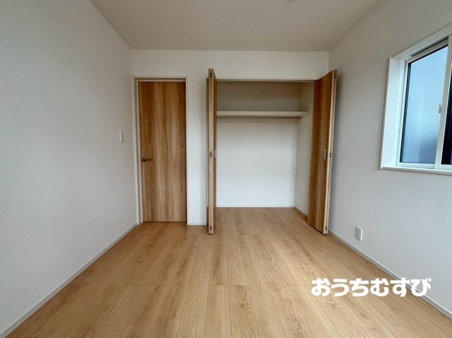 春日井市岩成台5丁目(全3棟)の洋室