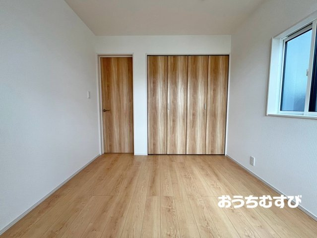 春日井市岩成台5丁目(全3棟)の洋室