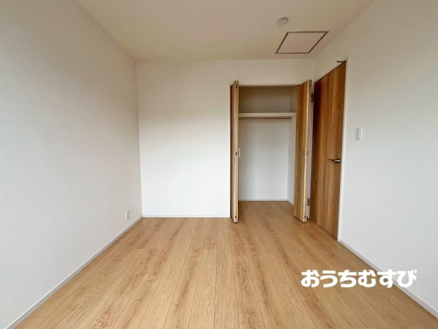 春日井市岩成台5丁目(全3棟)の洋室