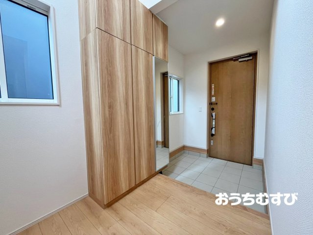 春日井市岩成台5丁目(全3棟)の玄関
