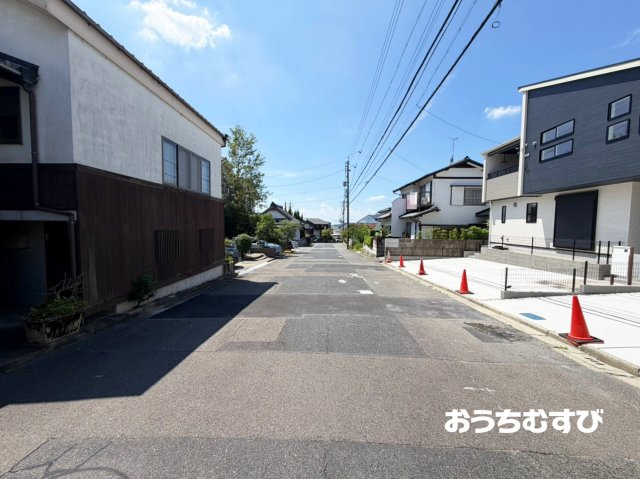 春日井市岩成台5丁目(全3棟)の前面道路含む現地写真