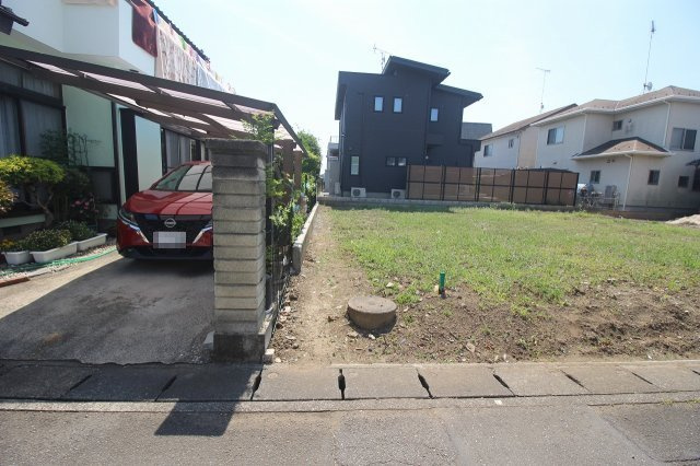 《分譲地》小山市城東3丁目　11期　全2区画の外観|北東側との境界部分（2026年5月撮影）