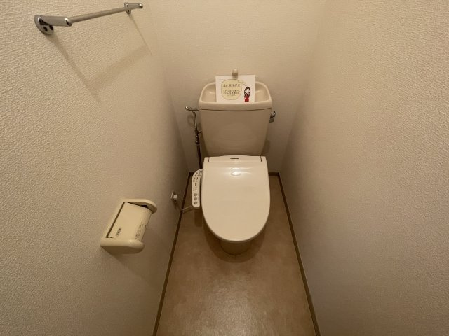 インペリアルヒルズIIのトイレ|同間取り別号室の参考写真です