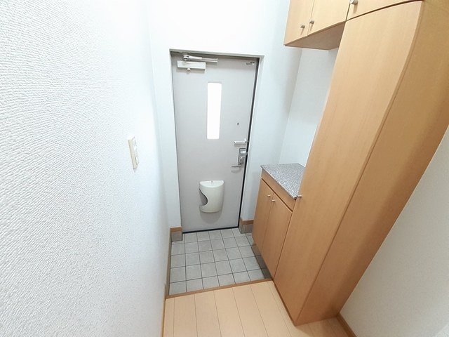 フラワーＢの玄関|大型のシューズボックスで靴をたくさん収納できます。