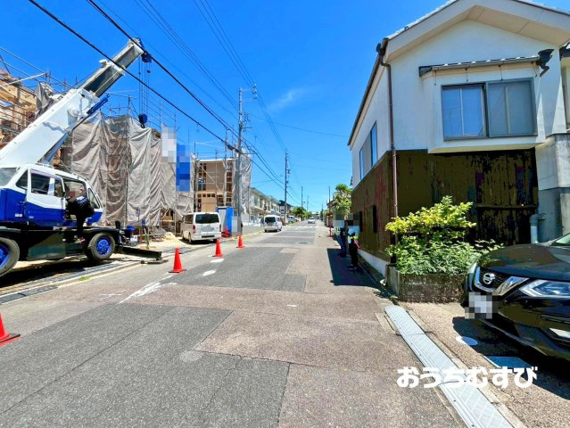 春日井市岩成台5丁目(全3棟)の前面道路含む現地写真
