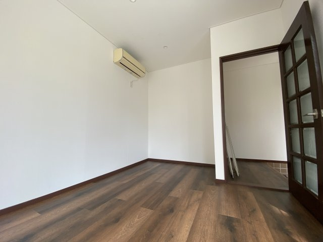 洗練のタイル貼りシルエット【狭山市水野中古戸建2180万円】の洋室