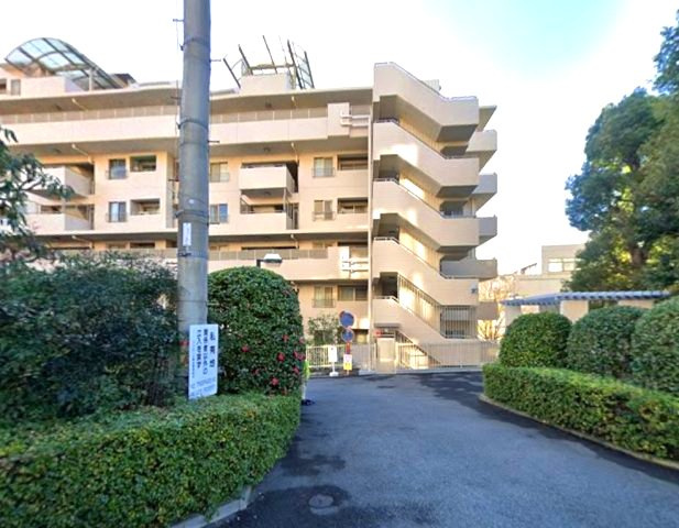ファミール青谷の外観|高台に位置しているため景観良好
