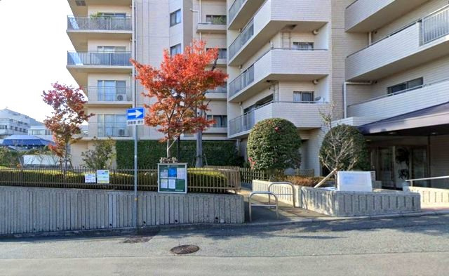ファミール青谷の外観|エレベーターが特定階しか止まらない為、プライバシー性が高いです