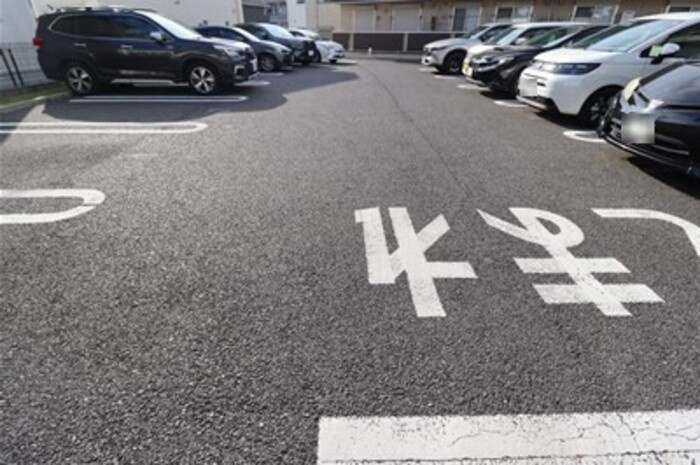 エクウスの駐車場