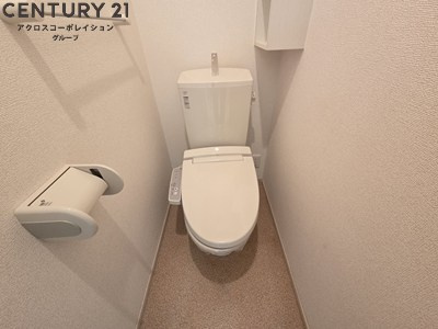 温水洗浄便座付きのトイレです♪