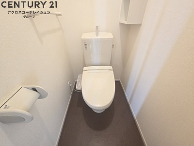 温水洗浄便座付きのトイレです♪
