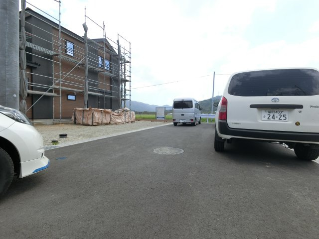 唐津市原５期　１２号棟の前面道路含む現地写真