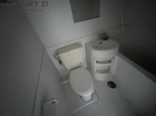 浴室内にトイレがあります！