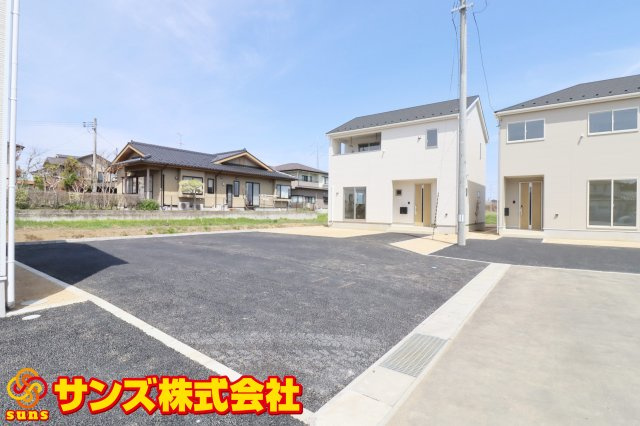 矢吹町一本木第6　　　3号棟　　　善郷小学校、矢吹中学区の外観|南東側から見た駐車場を含む外観