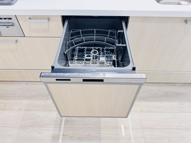 流山市木２丁目新築戸建（木１期）のキッチン|家事の手間をグッと省けるビルトイン食洗器