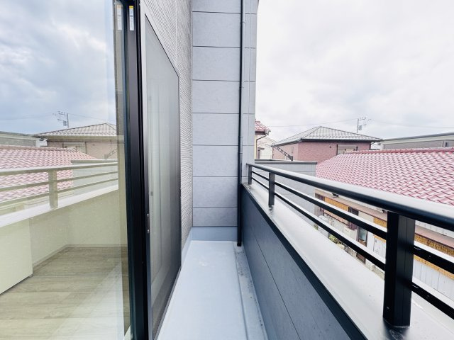 流山市木２丁目新築戸建（木１期）のバルコニー|5.25帖洋室前・南向きバルコニー・日当たり良好♪