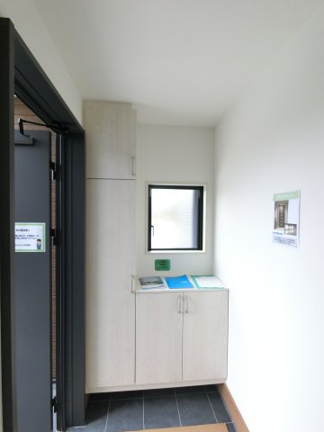 唐津市原５期　11号棟の内観：施工例|玄関クローゼット
