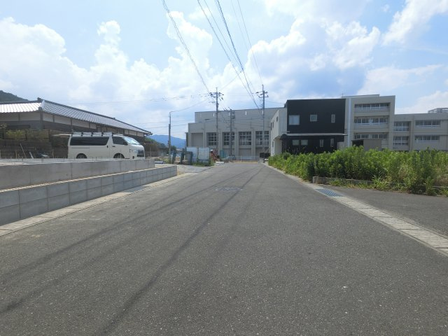 唐津市鏡１０期の前面道路含む現地写真|前面道路含む現地写真です