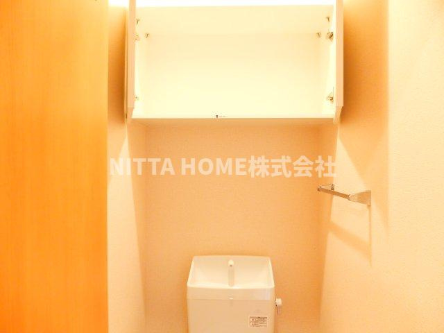 ヴェルデール・ヴィラのトイレ|トイレットペーパーなどの保管にも便利ですね！