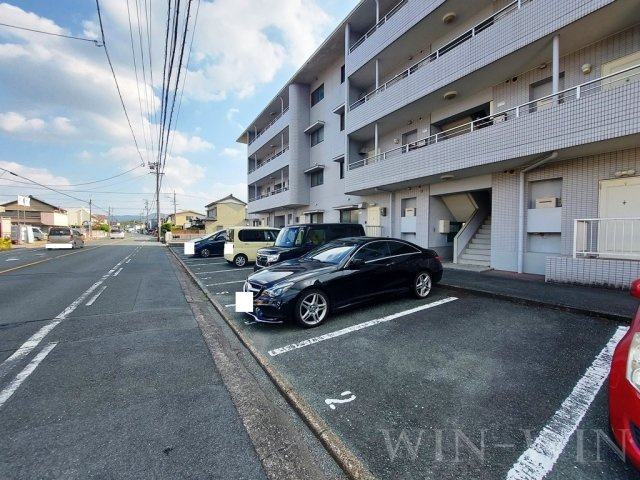 パークハイツ宮下の駐車場